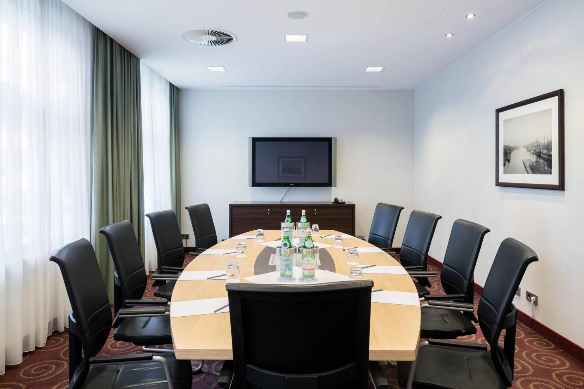 Courtyard By Marriott Hotel 4*