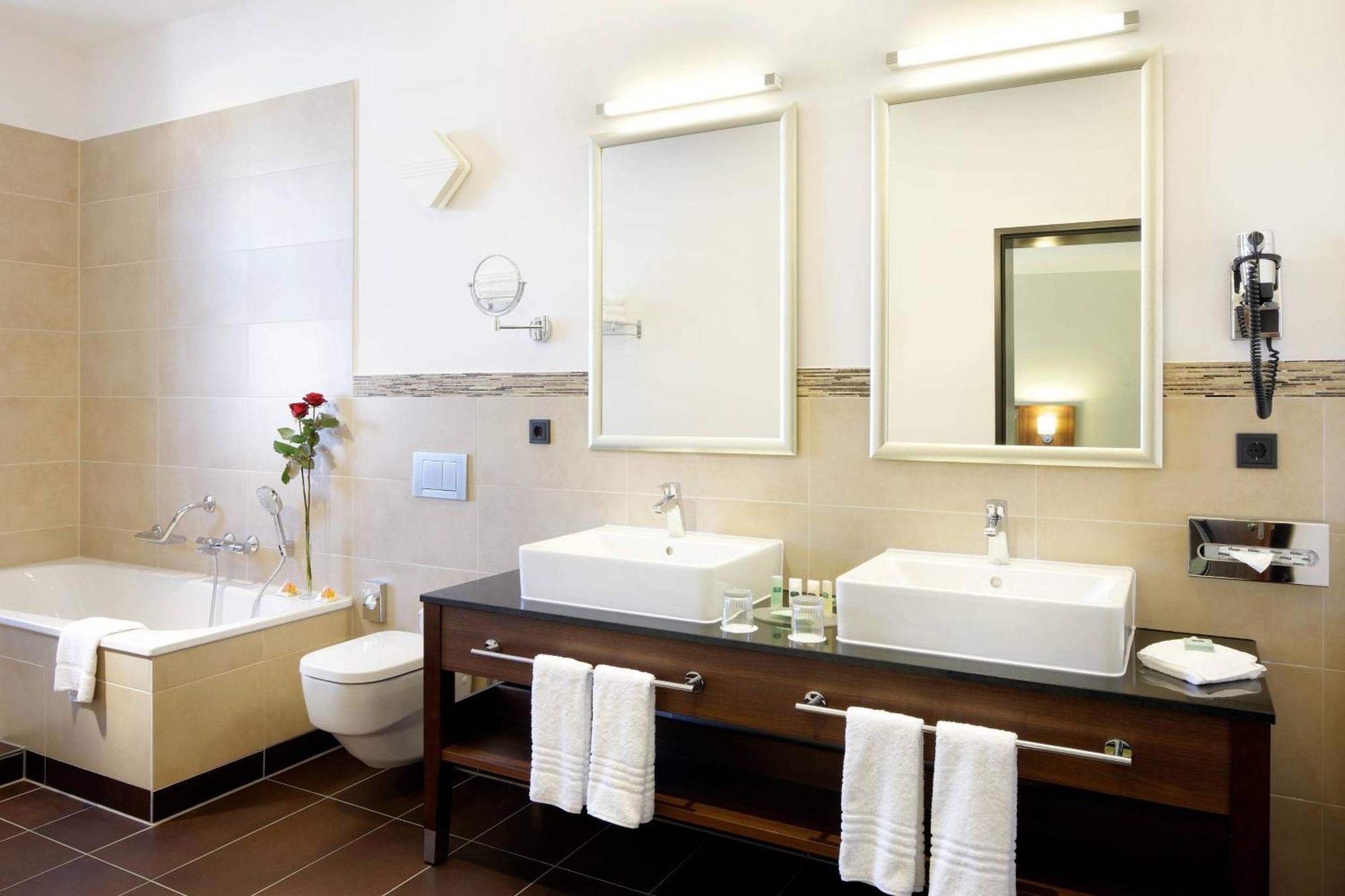 Courtyard By Marriott Hotel